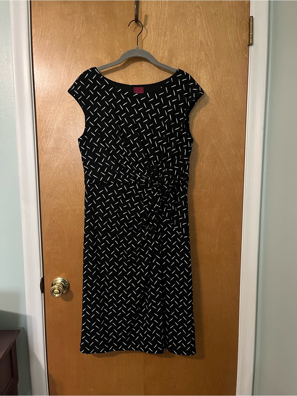 212 Collection Black White Patterned Cap-Sleeve Dress w/ Knot at Waist | Size M